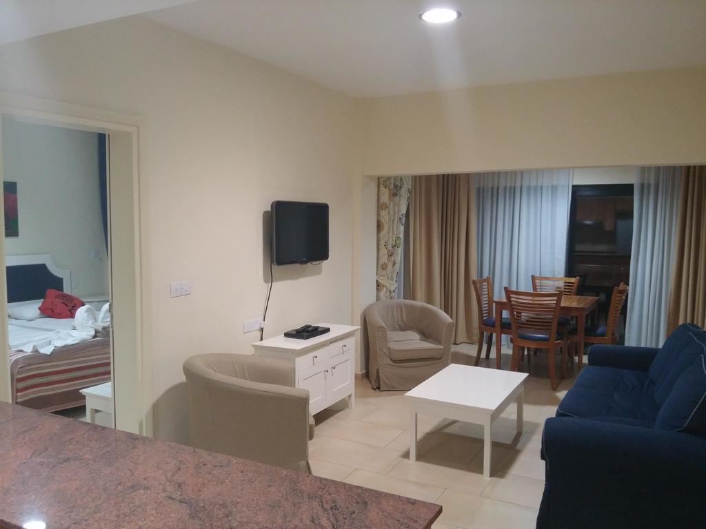 Royal Blue Hotel & Spa Geroskipou 外观 照片
