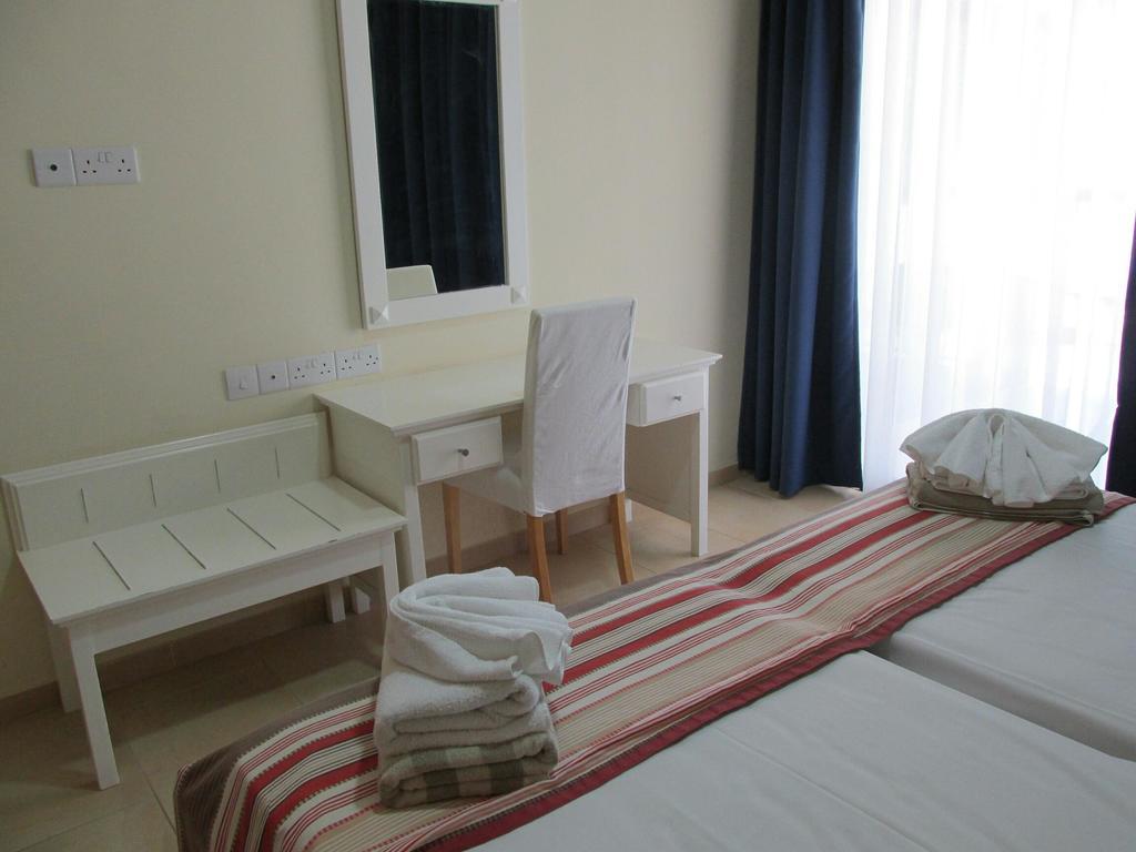 Royal Blue Hotel & Spa Geroskipou 外观 照片